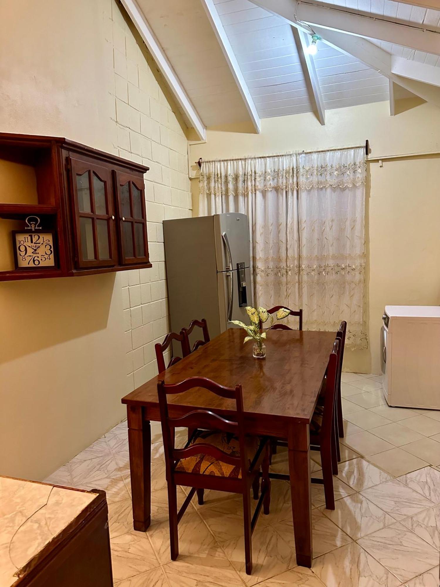 Castle Berry Apartments كينغستاون المظهر الخارجي الصورة