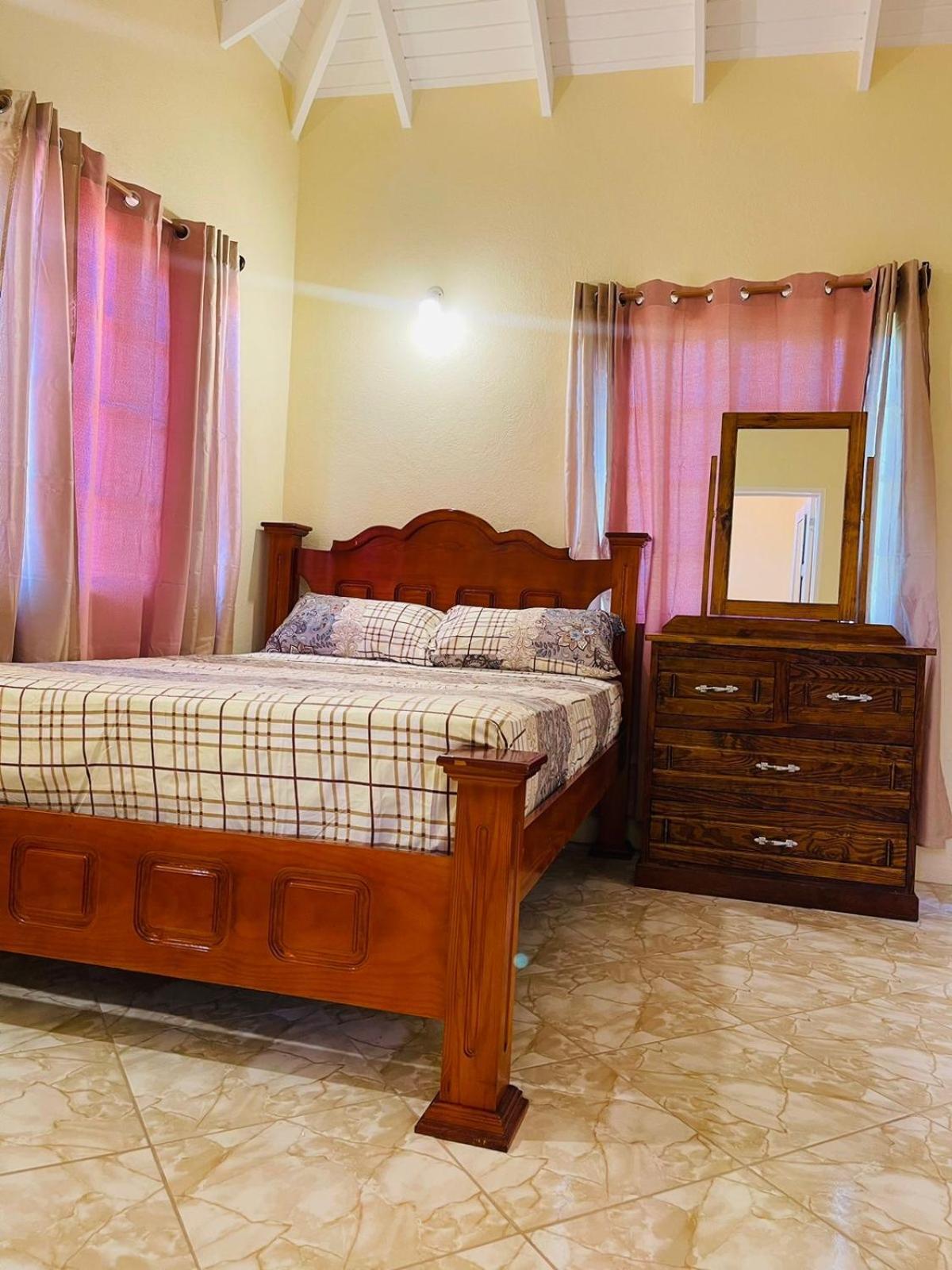Castle Berry Apartments كينغستاون المظهر الخارجي الصورة