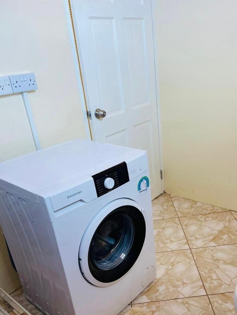 Castle Berry Apartments كينغستاون المظهر الخارجي الصورة