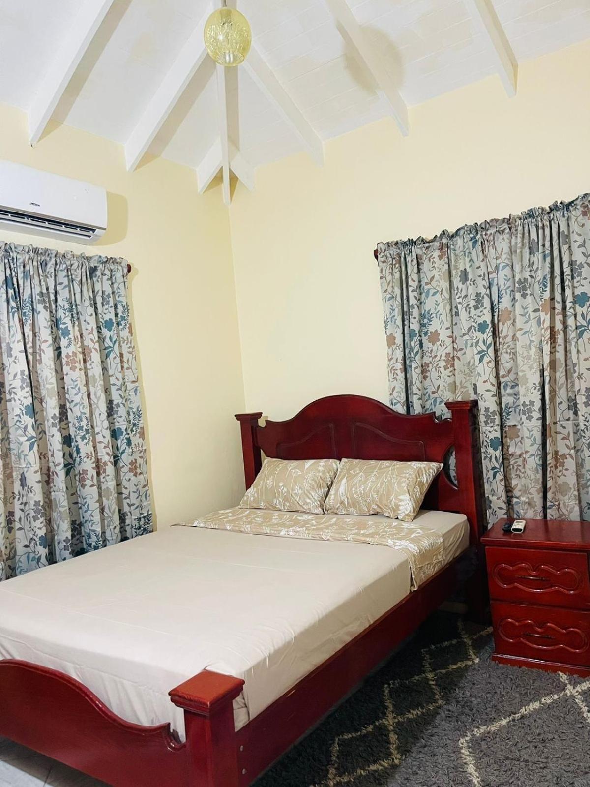 Castle Berry Apartments كينغستاون المظهر الخارجي الصورة